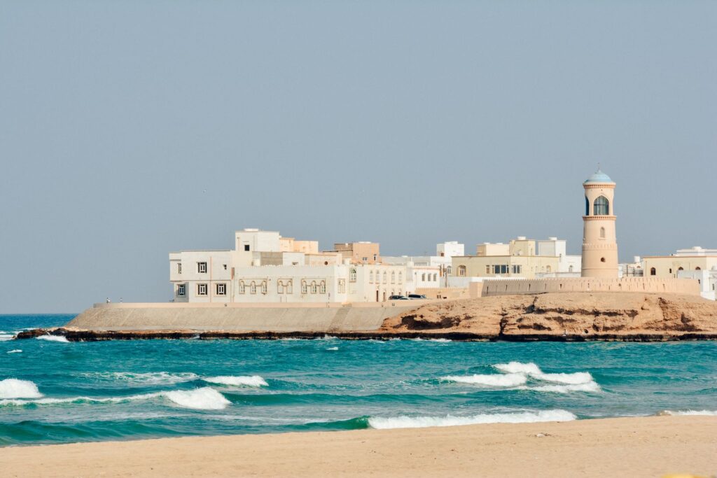 منارة العيجة وبيوت العيجة على ساحل صور